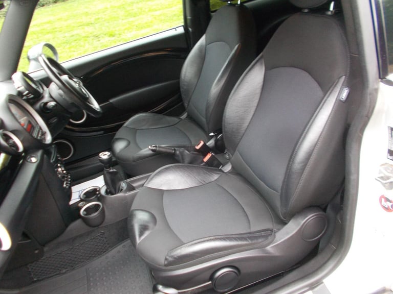 2011 MINI Hatch 1.6 Cooper Soho Euro 5 (s/s) 3dr HATCHBACK Petrol Manual