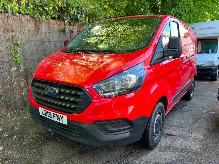 image for Ford Transit Custom 280 BASE L1 H1 FANTATSIC VALUE FSHCLEAN VAN