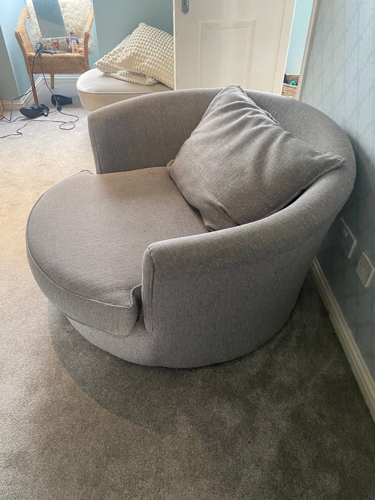 Cuddle chair 