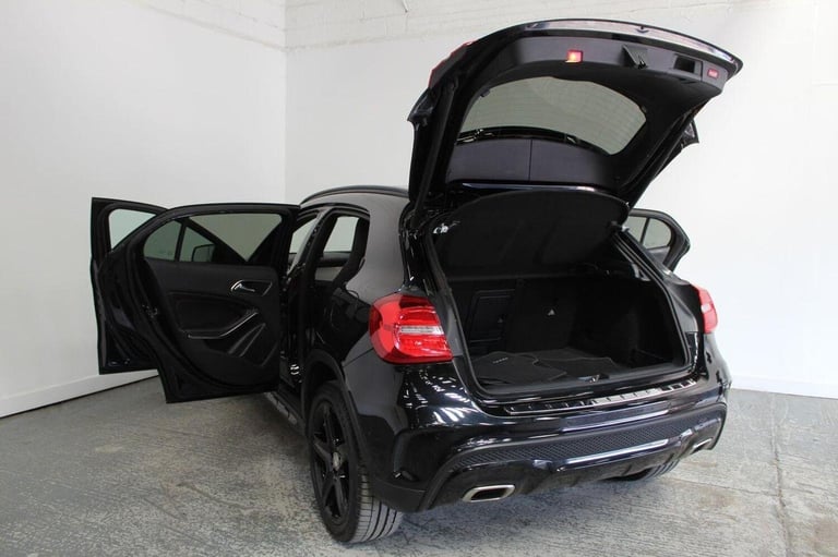 MERCEDES-BENZ GLA CLASS 2.1 GLA220d AMG Line (Premium Plus) 7G-DCT 4MATIC Euro