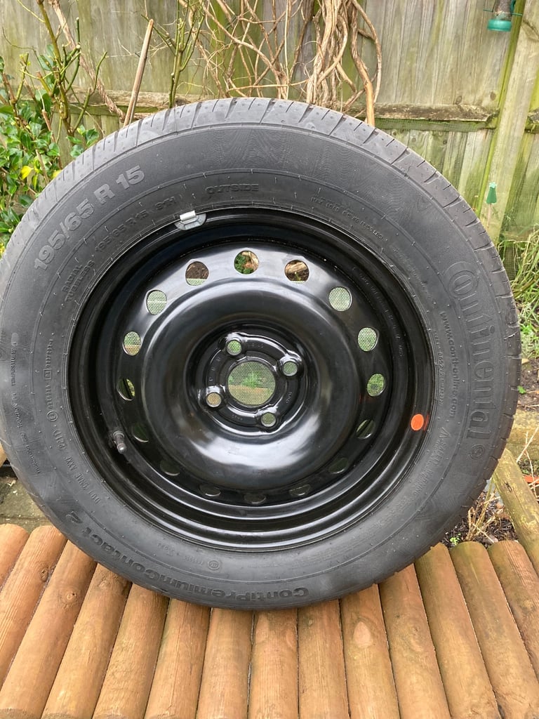 Car Tyre with Steel Wheel 