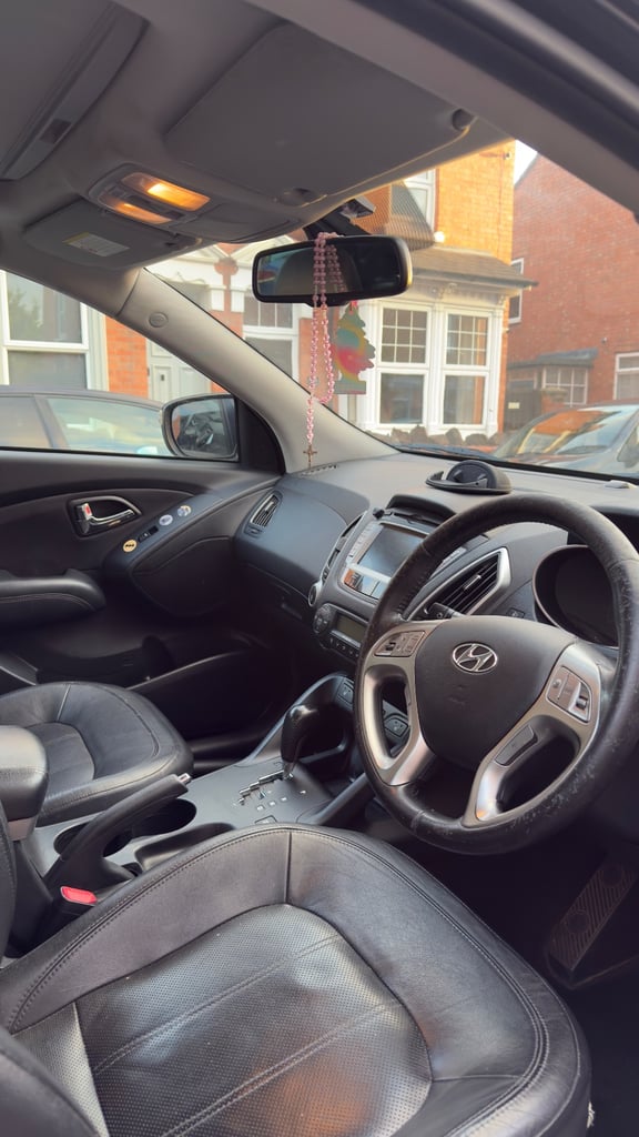 Urgent sale Hyundai ix35  Premium automatic 