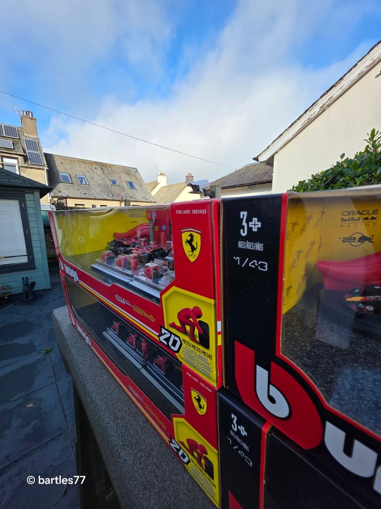 image for Burago formula 1 official racing sets with diorama 