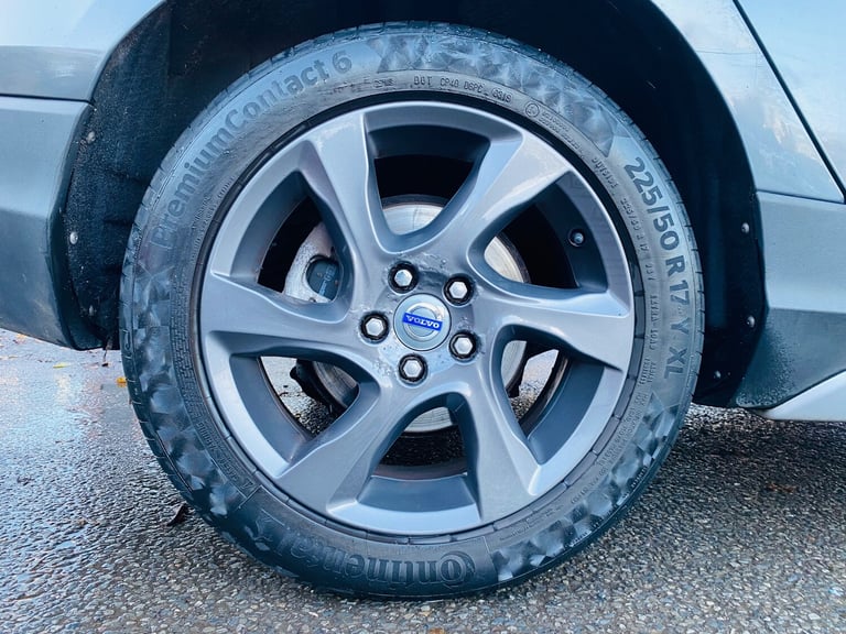 2013 Volvo V40 Cross Country 1.6 D2 Lux Nav Hatchback 5dr Diesel Manual Euro 5