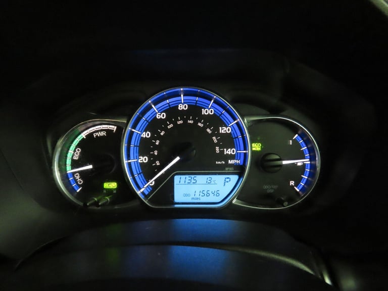 2014 Toyota Yaris 1.5 VVT-h Excel E-CVT Euro 6 5dr (15in Alloy) HATCHBACK Petrol/Electric Hybrid ...
