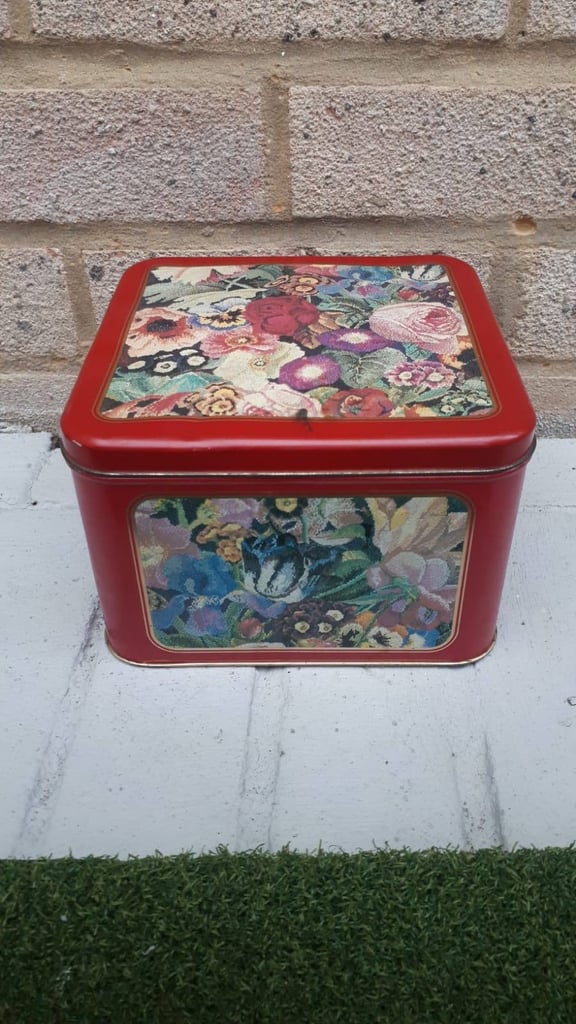 image for Large Clean Biscuit Tin Old Collectable St Michaels Cakes Can Roses Flowers