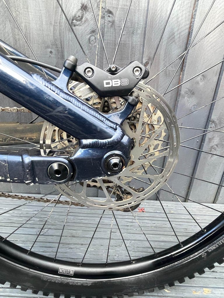 2022 Vitus Escarpe 27 CR mountain bike in velocity blue. 