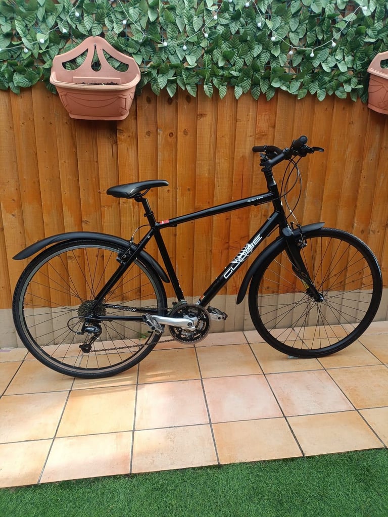 image for Specialized hybrid bike 22 frame 