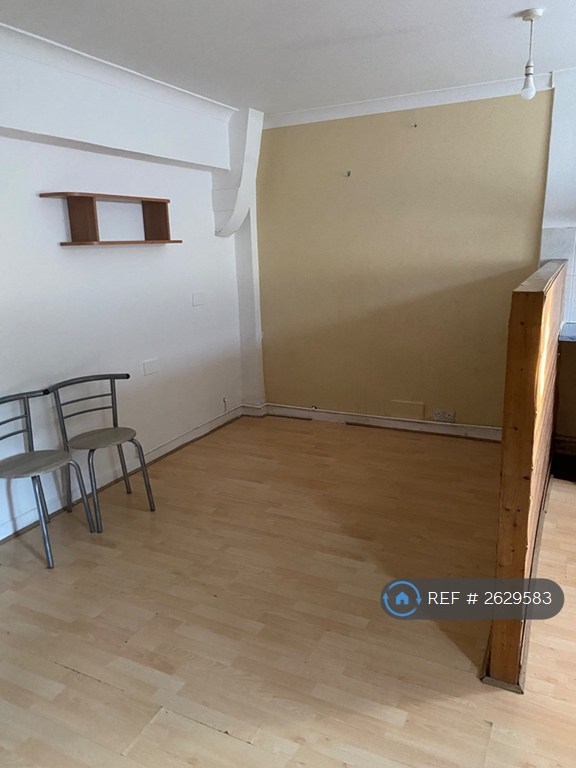 image for Studio flat in Martindale Road, Hounslow West, TW4 (#2629583)