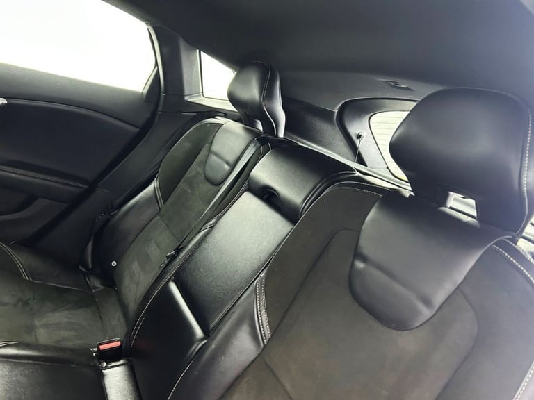 2016 Volvo V40 2.0 D2 R-Design Hatchback 5dr Diesel Manual Euro 6 (s/s) (120 ps) 1 FORMER Hatchba...
