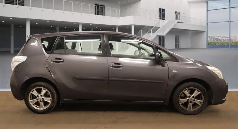 Toyota verso automatic 1.8 petrol 7 seaters ulezfree