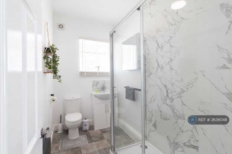 2 bedroom flat in Kingston House, Southsea, PO5 (2 bed) (#2636048)