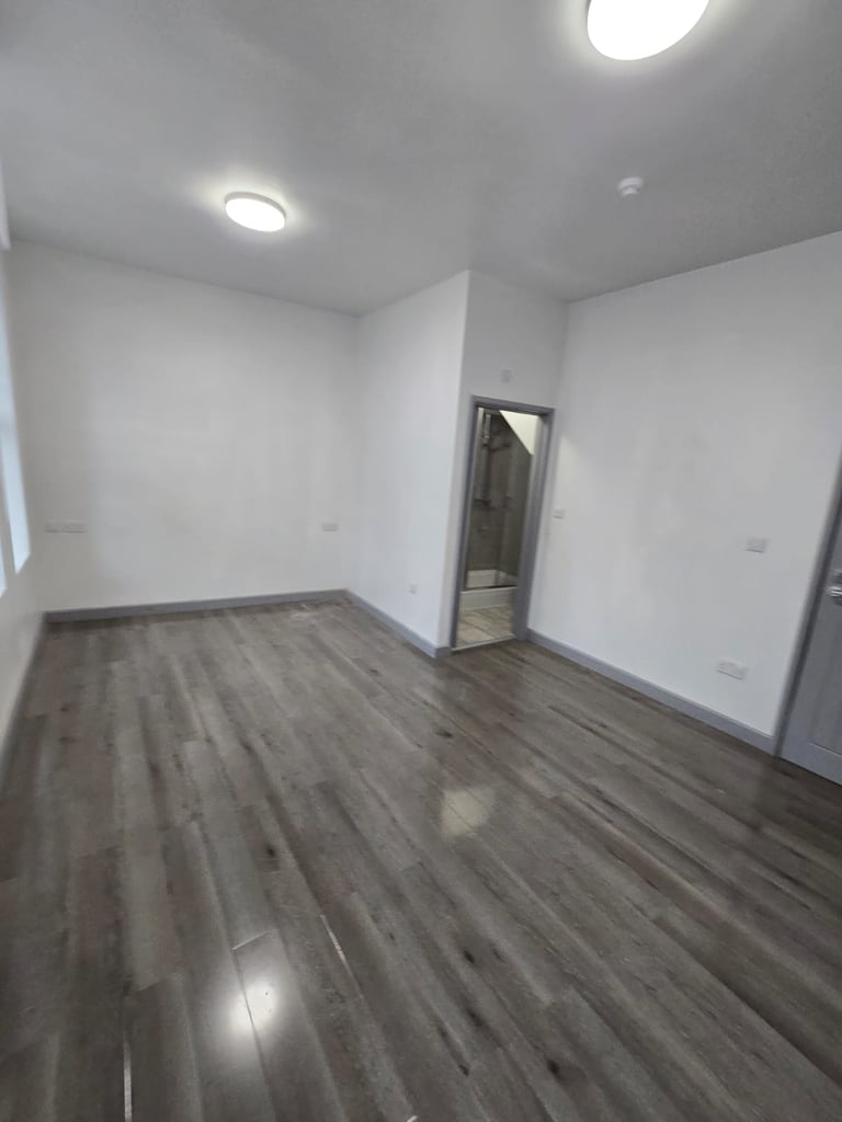 1 bedroom flat in 8A chapel rd Ilford London IG1 2AG