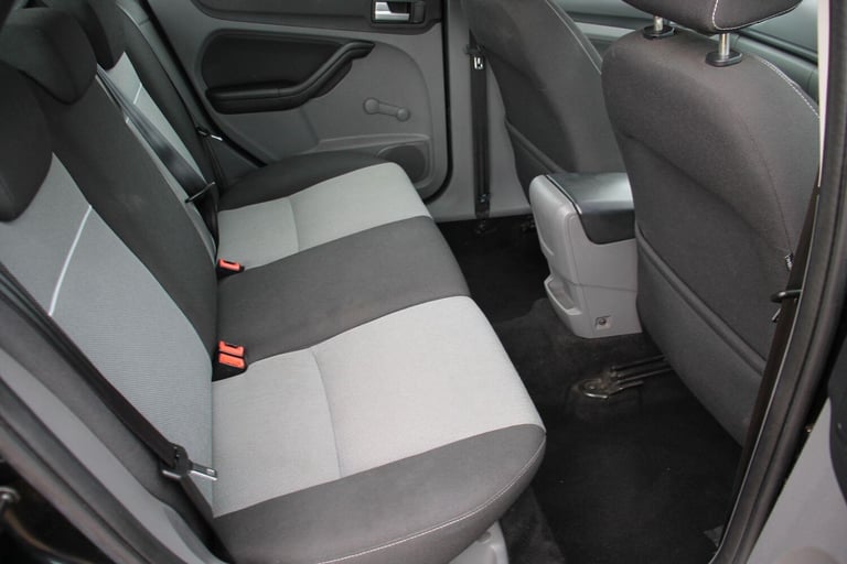 2011 Ford Focus 1.6 Zetec 5dr HATCHBACK PETROL Manual