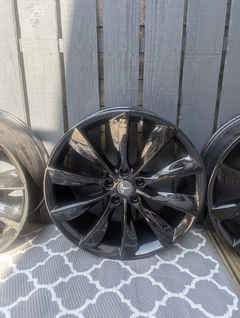 Tesla 21 inch wind turbine alloys 