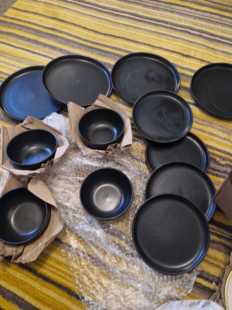 image for Black dinner set