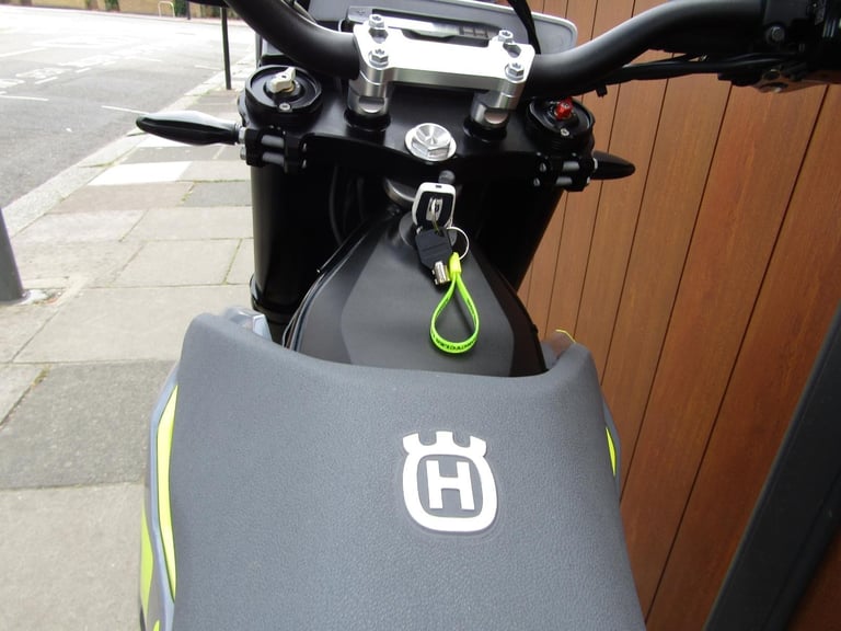 HUSQUVARNA SUPER MOTO 701 *ONLY 1400 MILES* S C EXHAUST * LOVELY * REDUCED* 