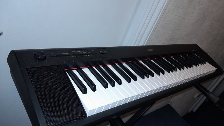 YAMAHA NP-12 Piaggero Keyboard Black with Stand / Sustain Pedal and Power Adaptor
