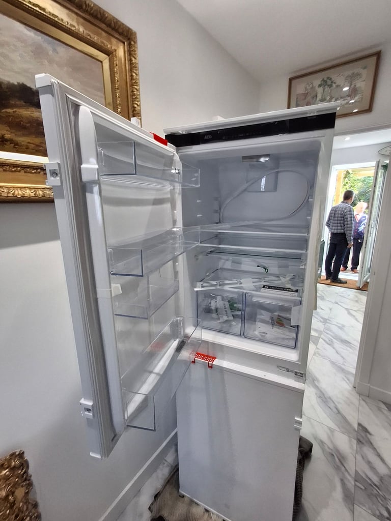 New AEG Integrated Fridge Freezer OSC6T185ES