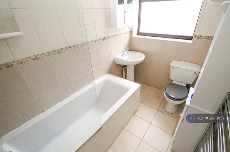 3 bedroom house in Carr Hill Grove, Calverley, Pudsey, LS28 (3 bed) (#2673657)