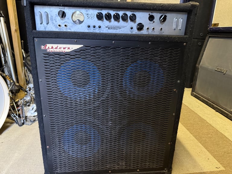 Ashdown MAG 300 Bass Amp 4x10-inch speaker
