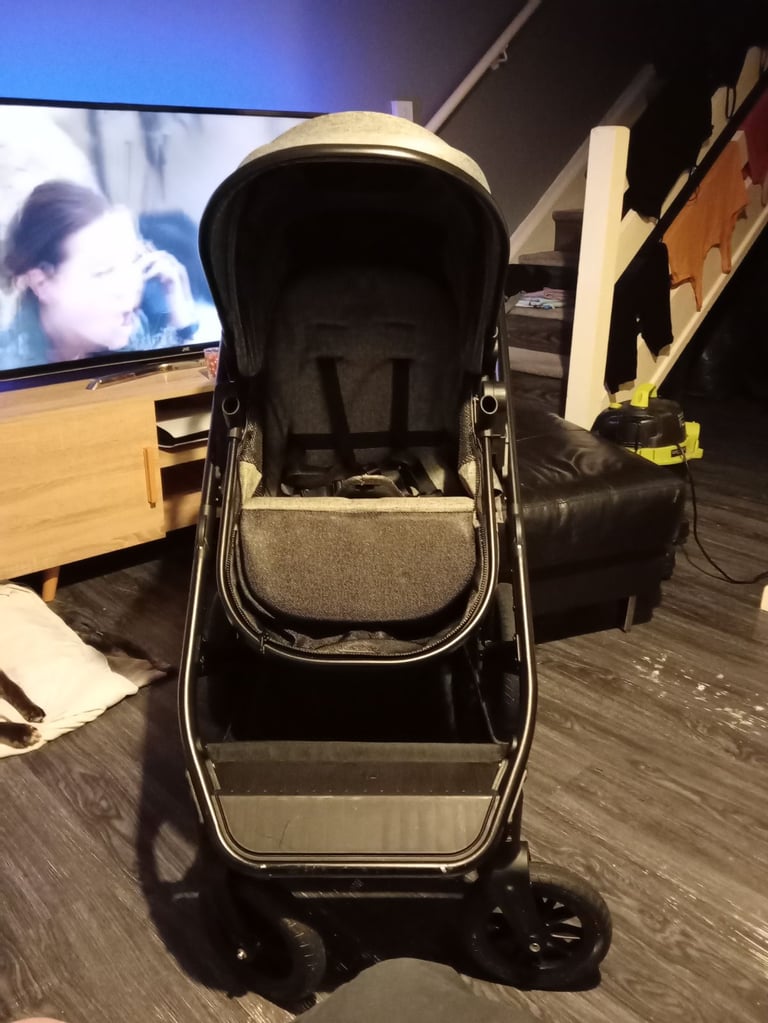 Grey 2-1 pram 