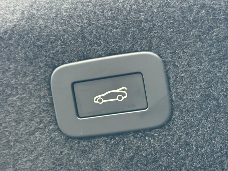 2023 Jaguar XF 2.0 P250i R-Dynamic HSE Black Saloon 4dr Petrol Auto Euro 6 (s/s) (250 ps) Petrol ...