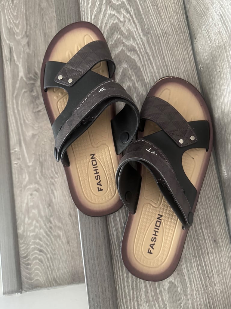 Stylish Men’s Sandals – Size 9.5 – Lightly Used – Great Condition