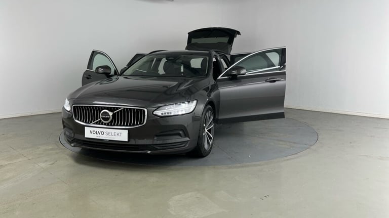 2021 Volvo V90 Momentum, B4 mild hybrid Estate Petrol Automatic