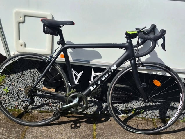 BTWIN Triban 560 CF Road Bike Carbon Bicycle in Cumnock, East