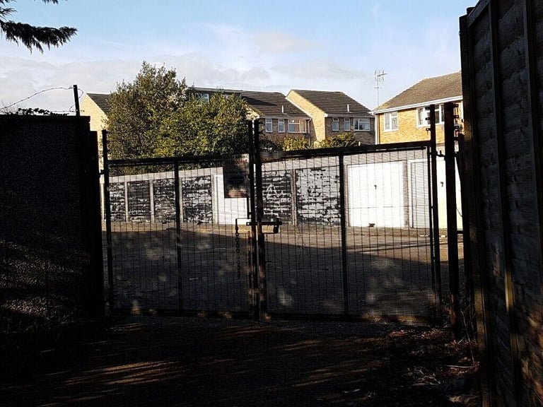 Garage/Parking/Storage: Sandringham Court (site 1) Burnham, Slough SL1 6JU - GATED SITE