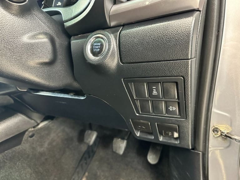 2020 Toyota Hilux 2.4 INVINCIBLE 4WD D-4D DCB 147 BHP DOUBLE CAB PICK-UP Diesel Manual