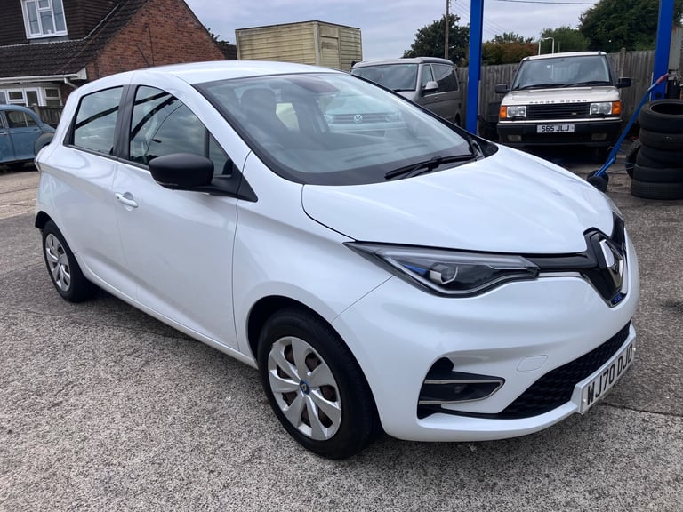 2020 Renault Zoe 80kW i Play R110 50kWh 1 lady owner 33000 miles £7490 HATCHBACK Electric Automatic