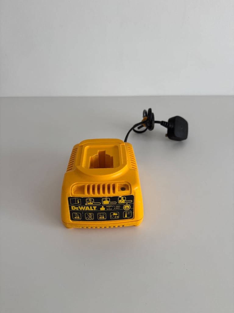 Dewalt DE9130 Power Tool Battery Charger Yellow 5.0Ah 7.2-18V NiMH & NiCd