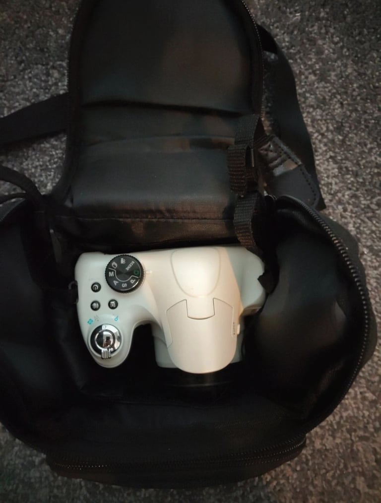 Vivitar ViviCam S1527 camera bundle