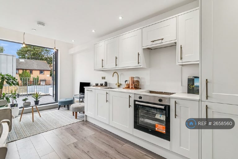 2 bedroom flat in Westcote Road, London, SW16 (2 bed) (#2658560)