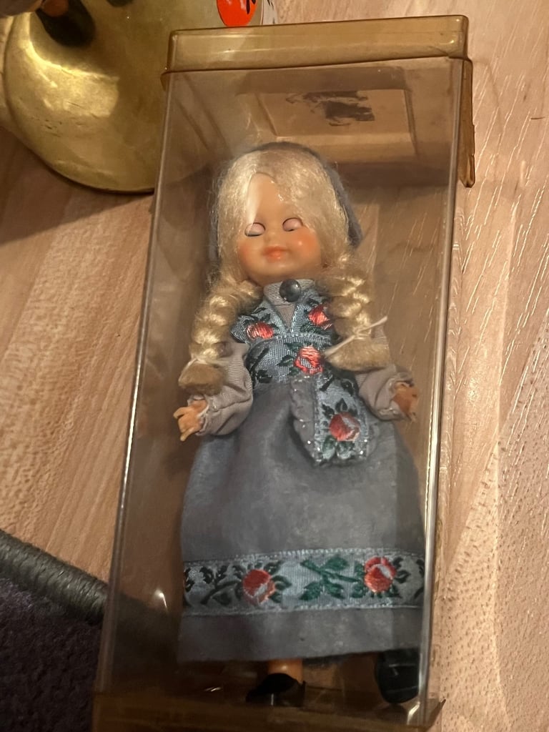 Vintage souvenir dolls 