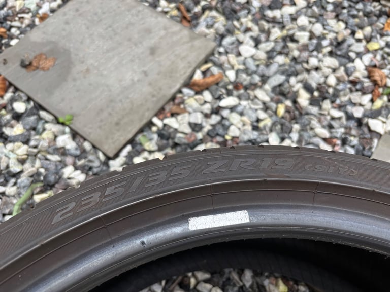 Pirelli 235/35/19 tyre