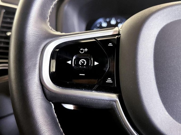 2020 Volvo XC90 2.0 B5 MHEV R-Design Auto 4WD Euro 6 (s/s) 5dr Automatic SUV Hybrid Automatic