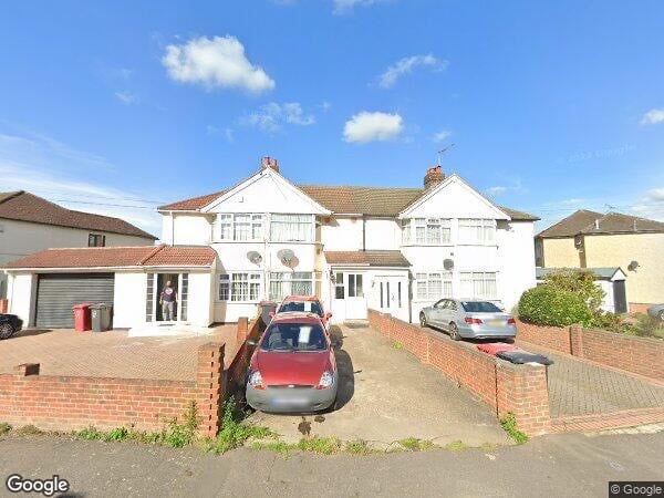 Newly refurbished 3 bedroom terraced house Central Slough