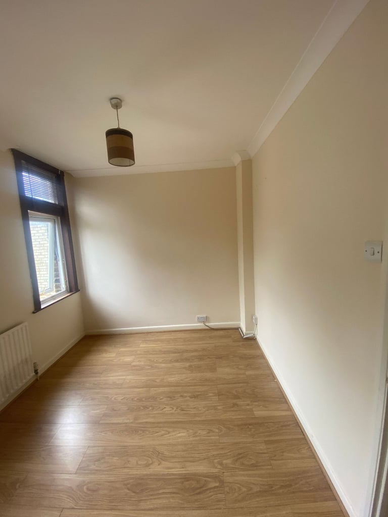 Bell homes proudly presenting this beautifully 1-bedroom flat is located in the IG1 area.
