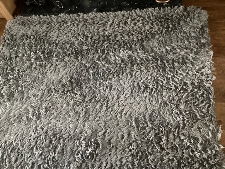 Grey shaggy pile rug 160 x 120 cm