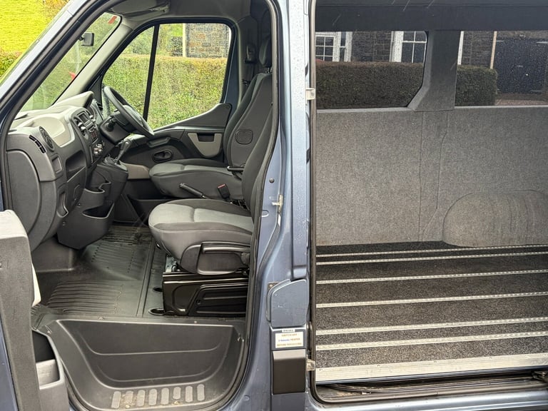 2017 Renault Master SL28dCi 170 Business AUTOMATIC WHEELCHAIR ACCESS/CAMPER PANEL VAN Diesel Auto...