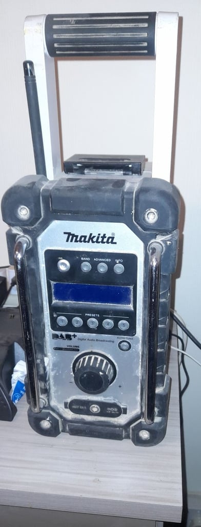 Makita radio with 2 18v batteries and charging statuon. 
