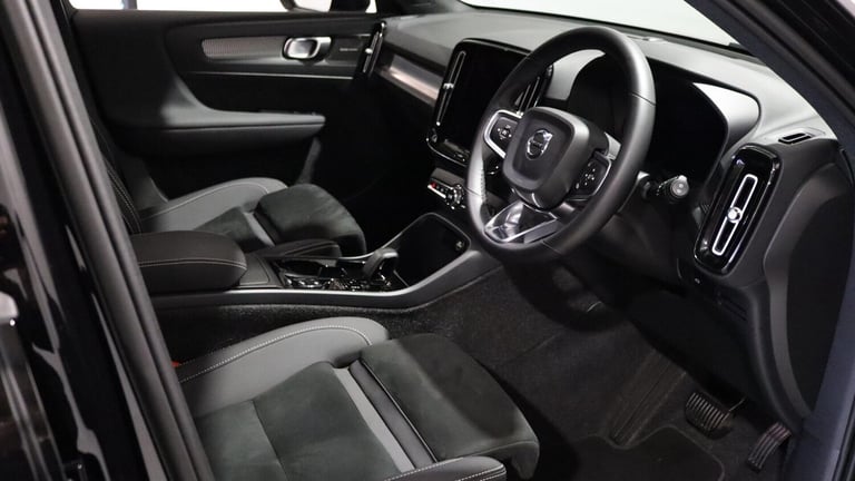 2025 Volvo XC40 B4 (P) Ultra Black Edition (Sunroof, Harman Kardon, 360 Camera) ESTATE Petrol/Ele...