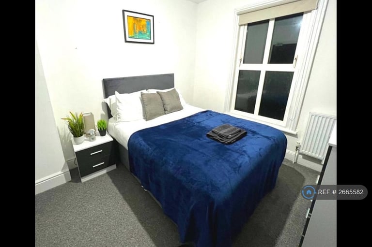 image for 7 bedroom house in Chantry Lane, Grimsby, DN31 (7 bed) (#2665582)