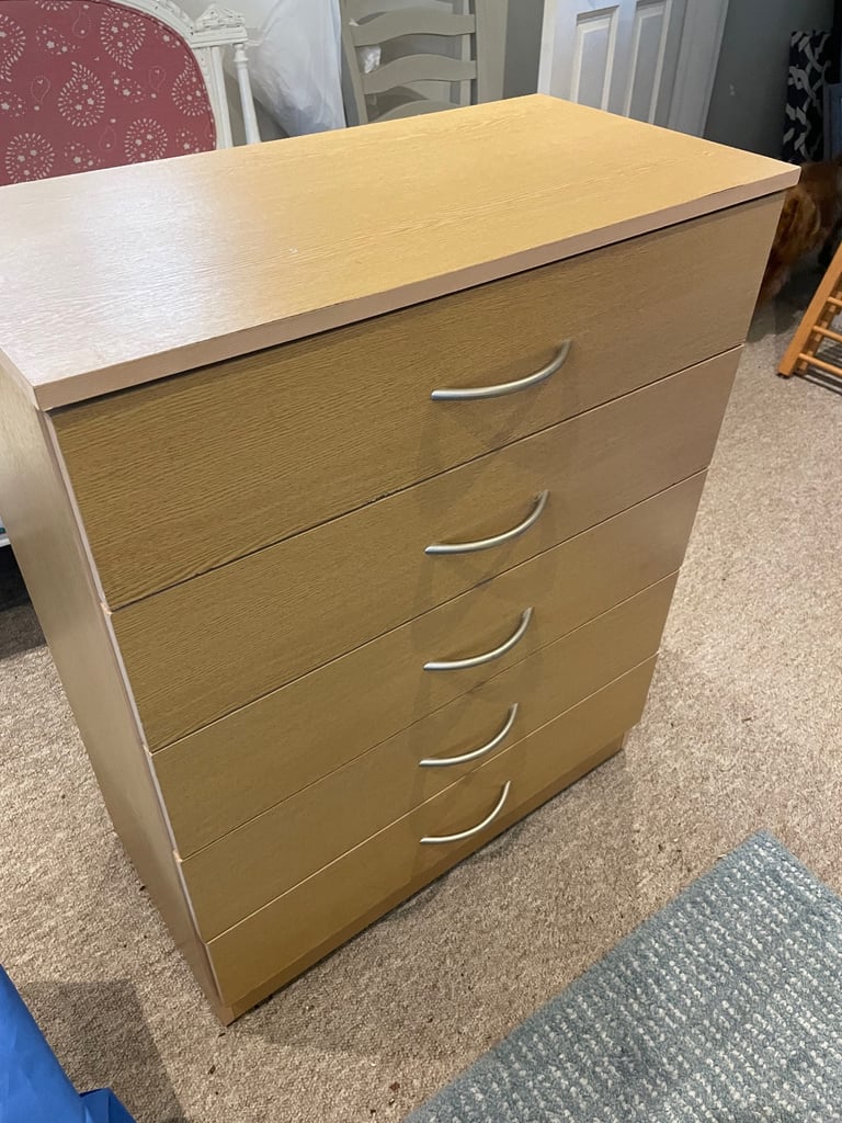 Chest of drawers