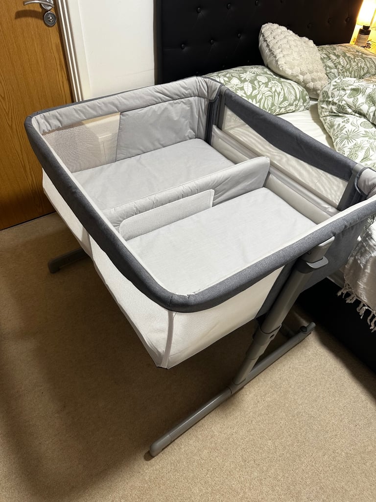 Chicco Next2Me Twins Bedside Crib 