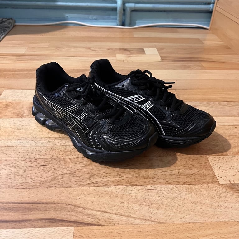 ASICS GEL-KAYANO 14 size UK8.5