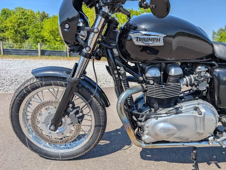 2016 TRIUMPH THRUXTON